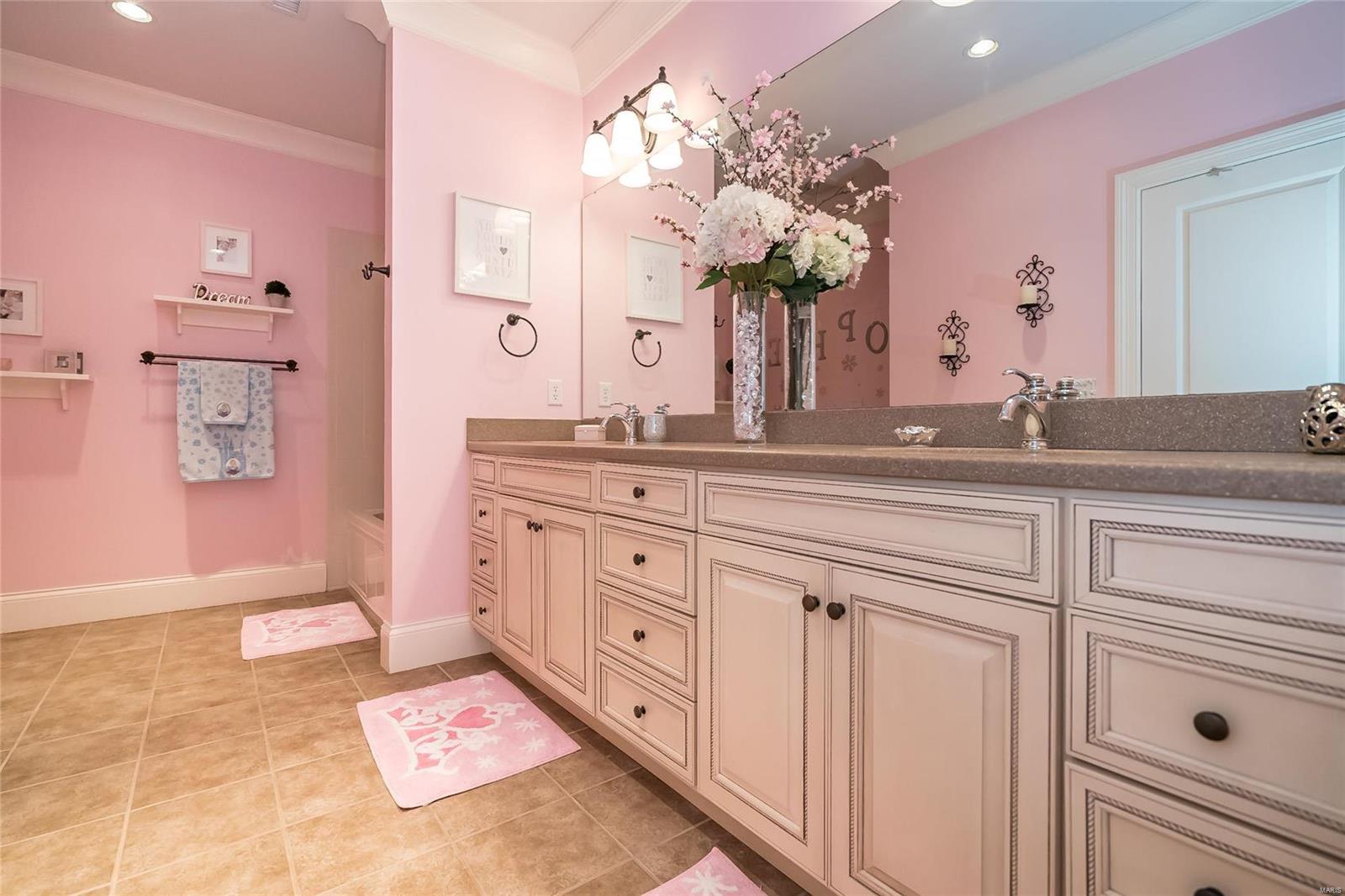 Huntleigh Manor - Residential