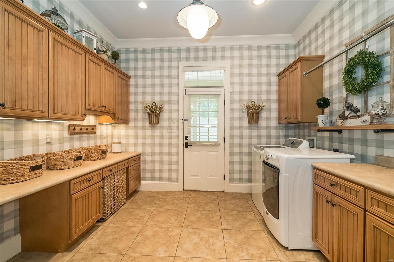 Huntleigh Manor - Residential