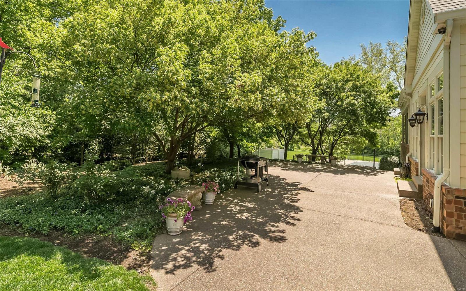 Huntleigh Manor - Residential