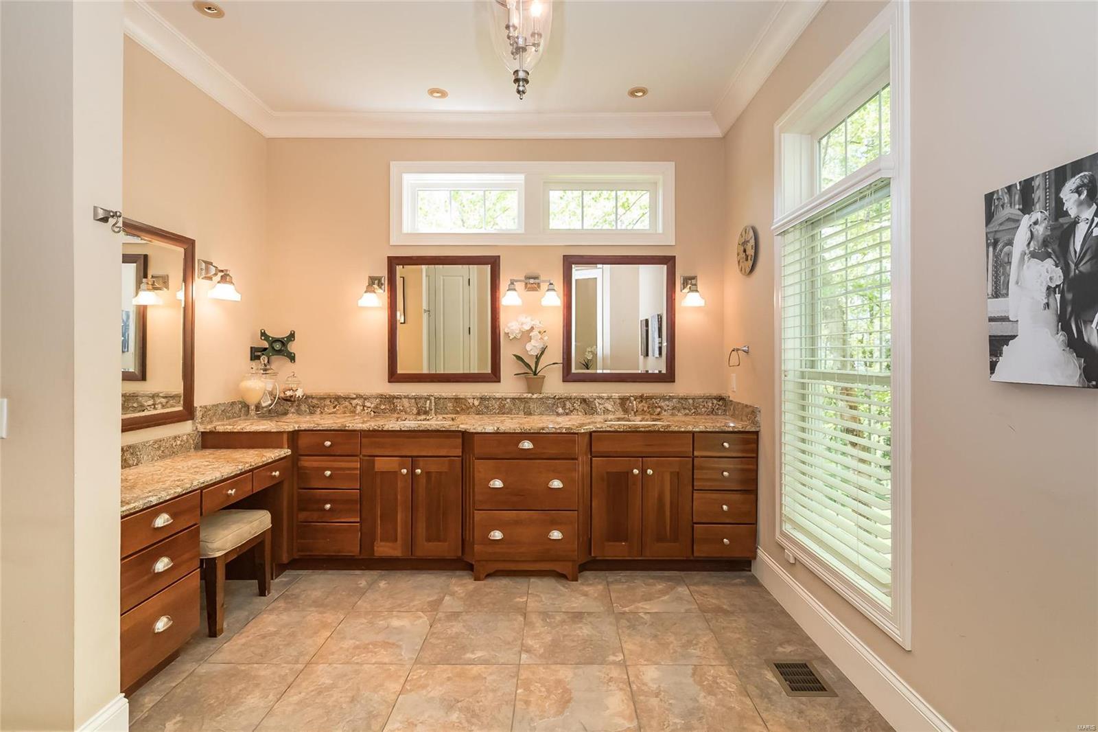 Huntleigh Manor - Residential