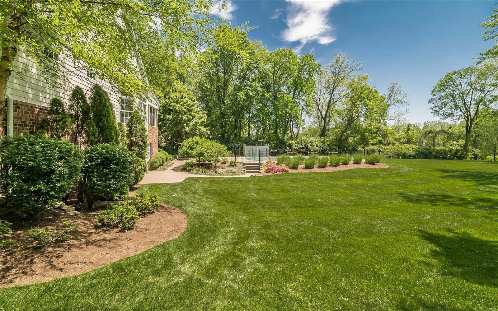 Huntleigh Manor - Residential