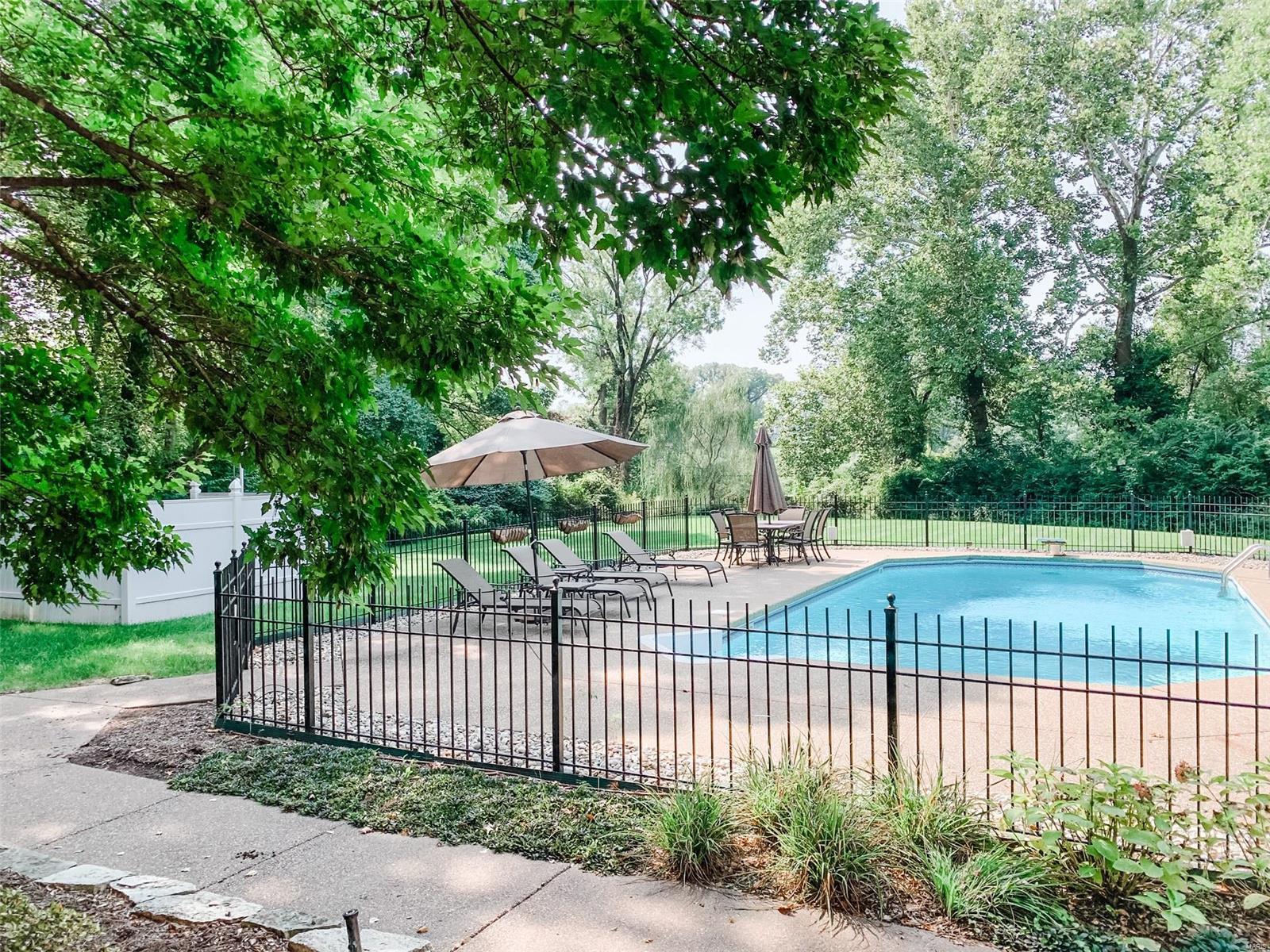 Huntleigh Manor - Residential