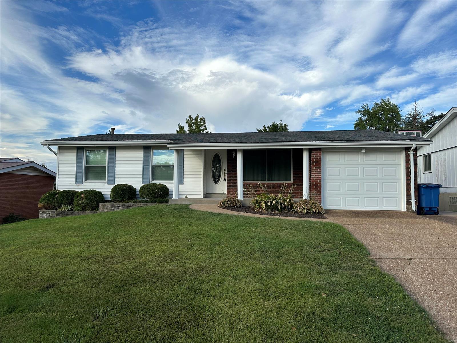 Saxon Manor South 1 - Residential Lease