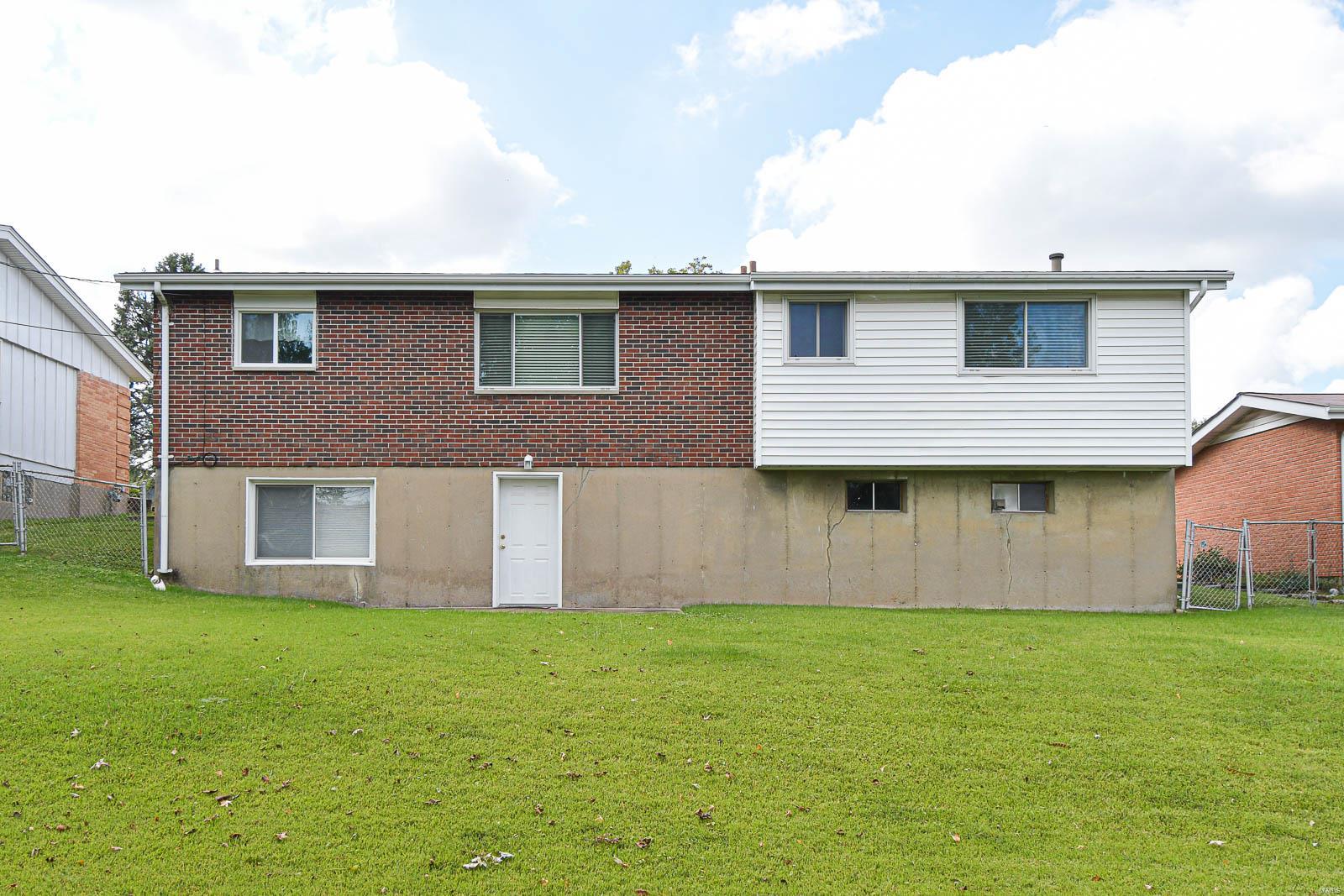 Saxon Manor South 1 - Residential Lease