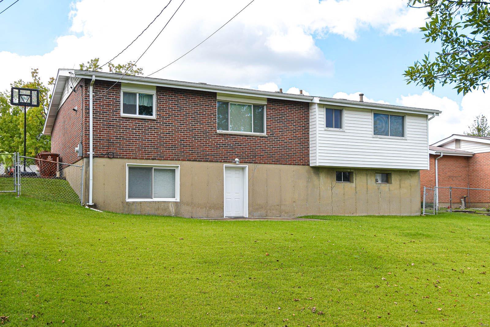 Saxon Manor South 1 - Residential Lease