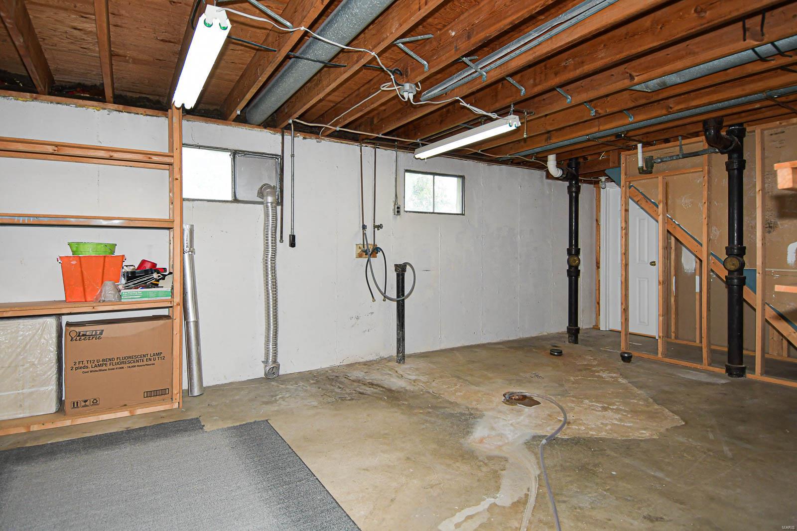 Saxon Manor South 1 - Residential Lease