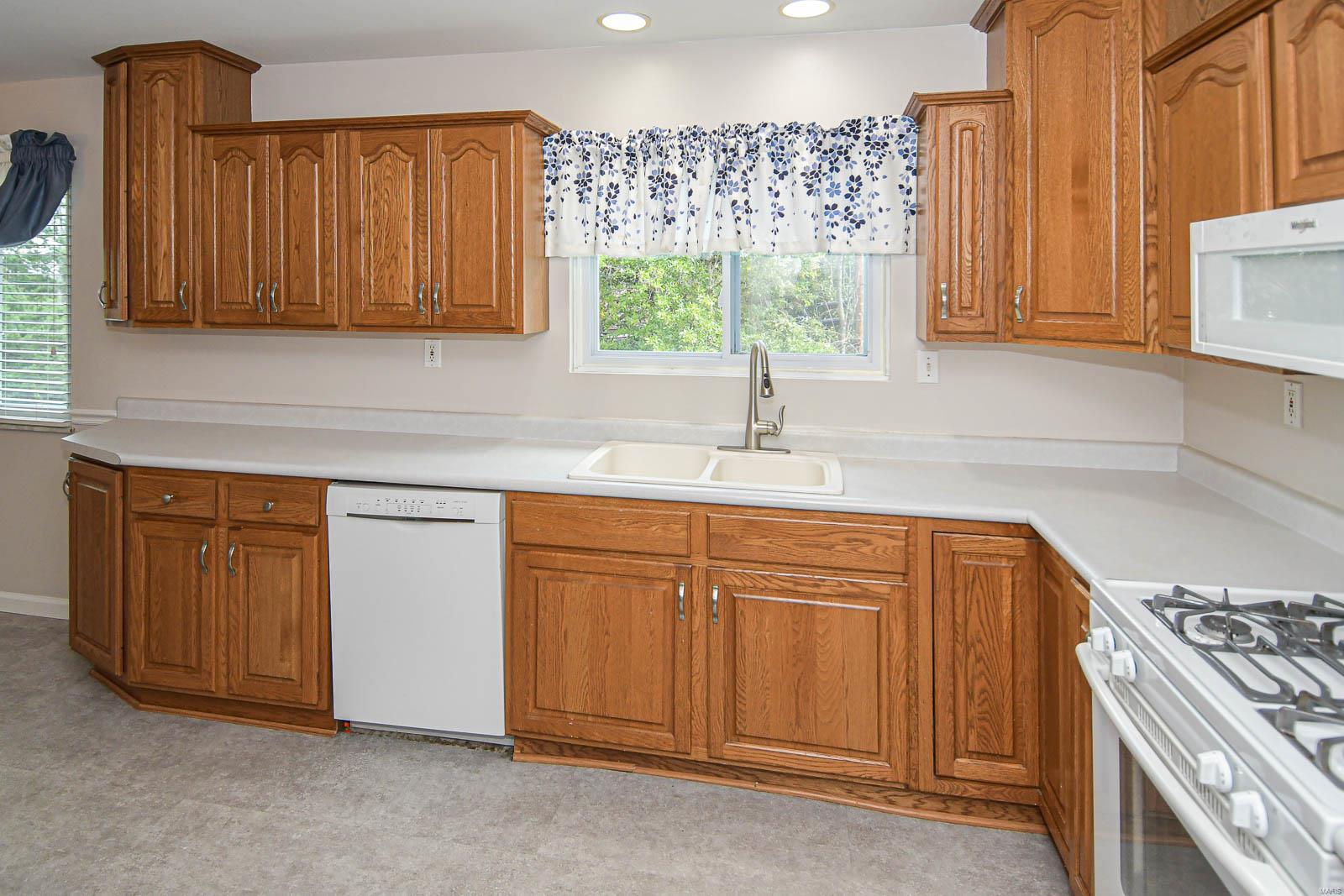 Saxon Manor South 1 - Residential Lease