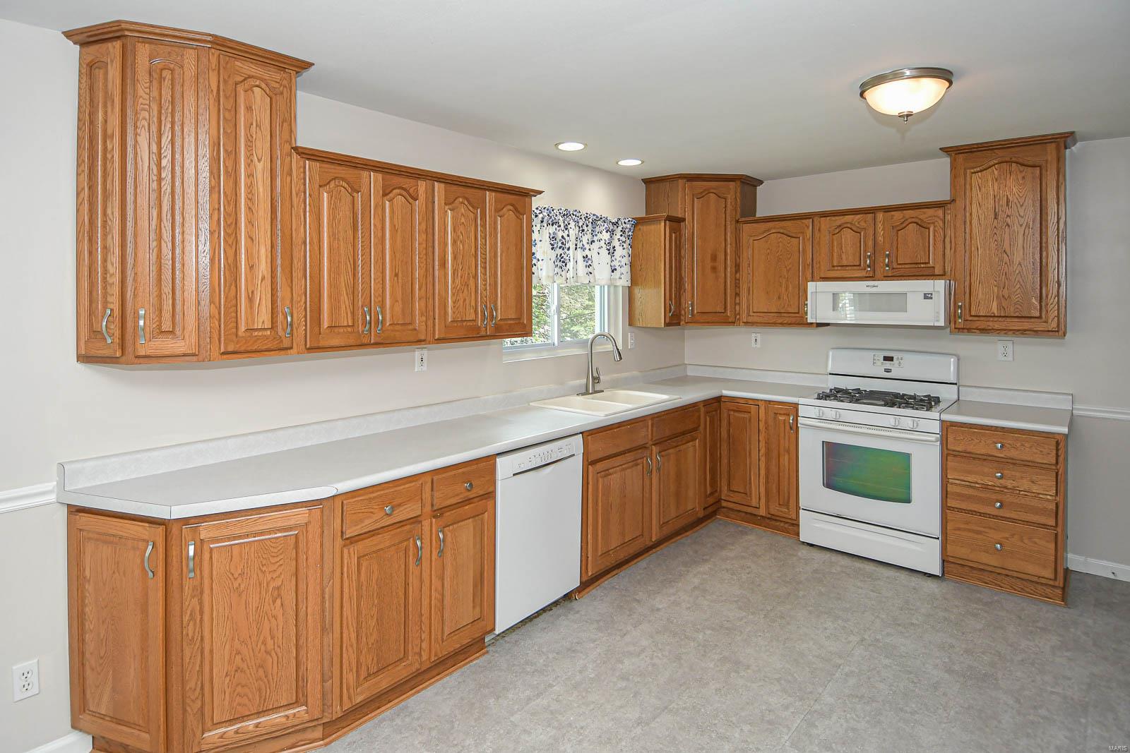 Saxon Manor South 1 - Residential Lease