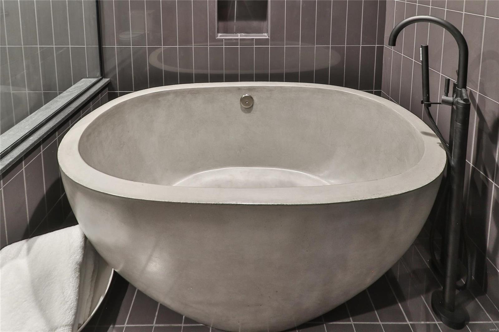 Park East Tower - Residential Lease