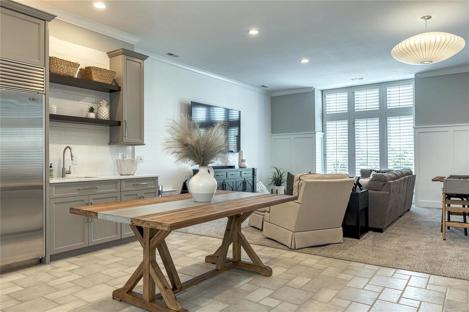 Whitmoor Upper Rdwy & Esmt - Residential