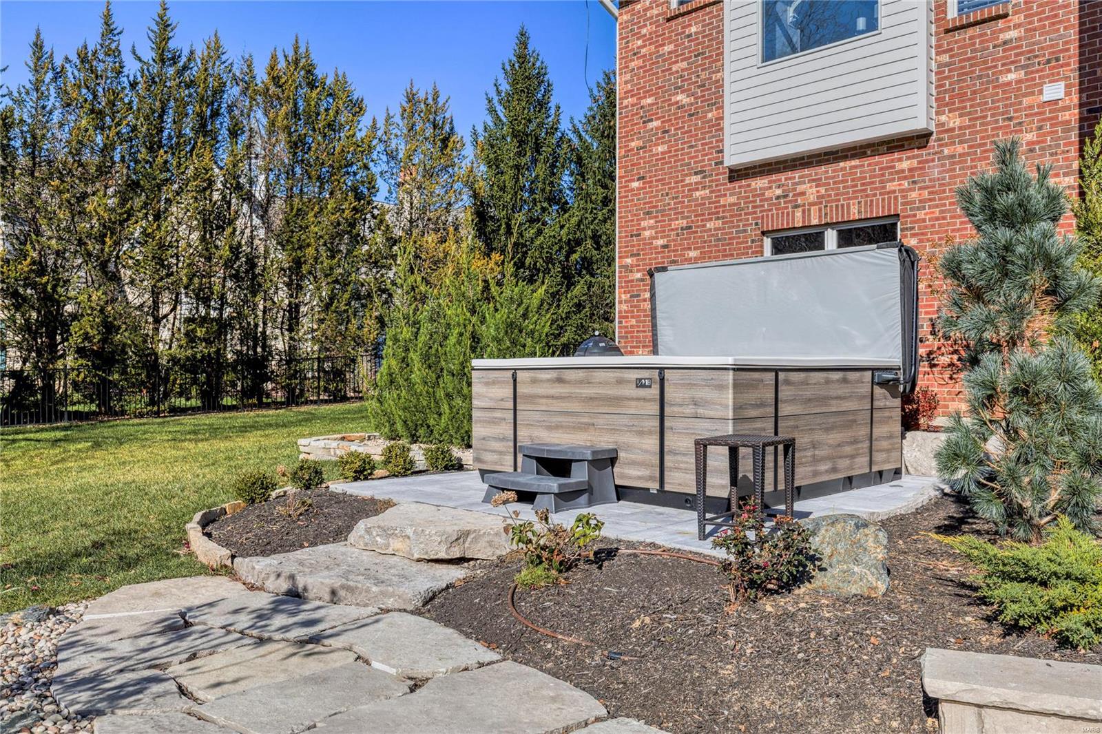 Whitmoor Upper Rdwy & Esmt - Residential