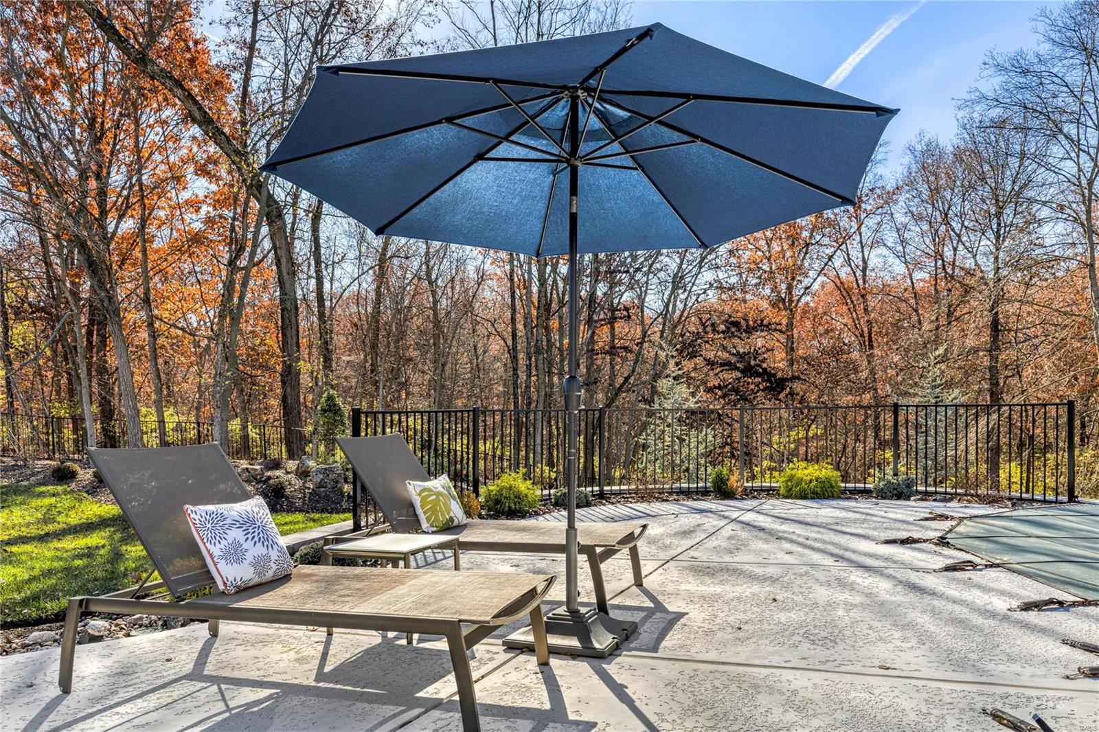 Whitmoor Upper Rdwy & Esmt - Residential