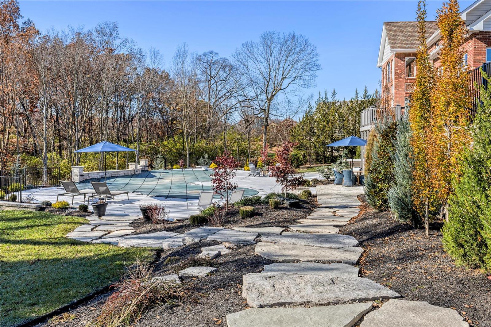 Whitmoor Upper Rdwy & Esmt - Residential