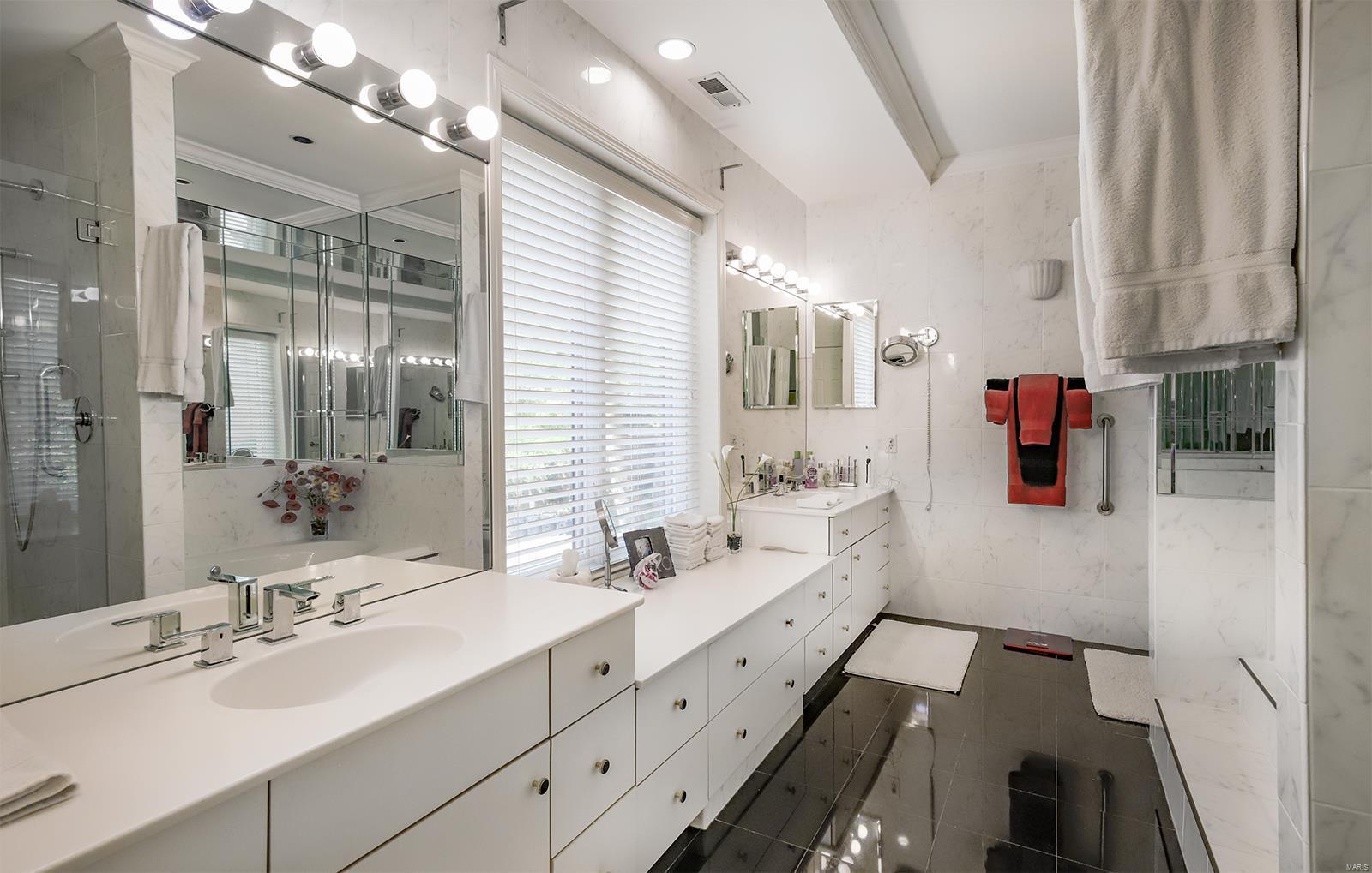 Kingsbury Place - Clayton Condo - Residential