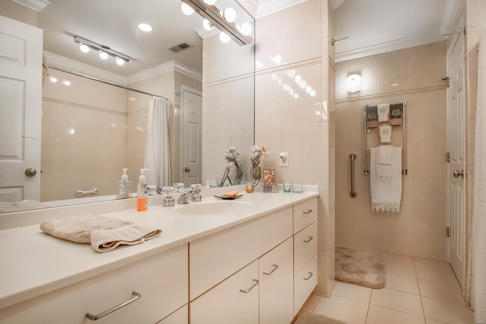 Kingsbury Place - Clayton Condo - Residential