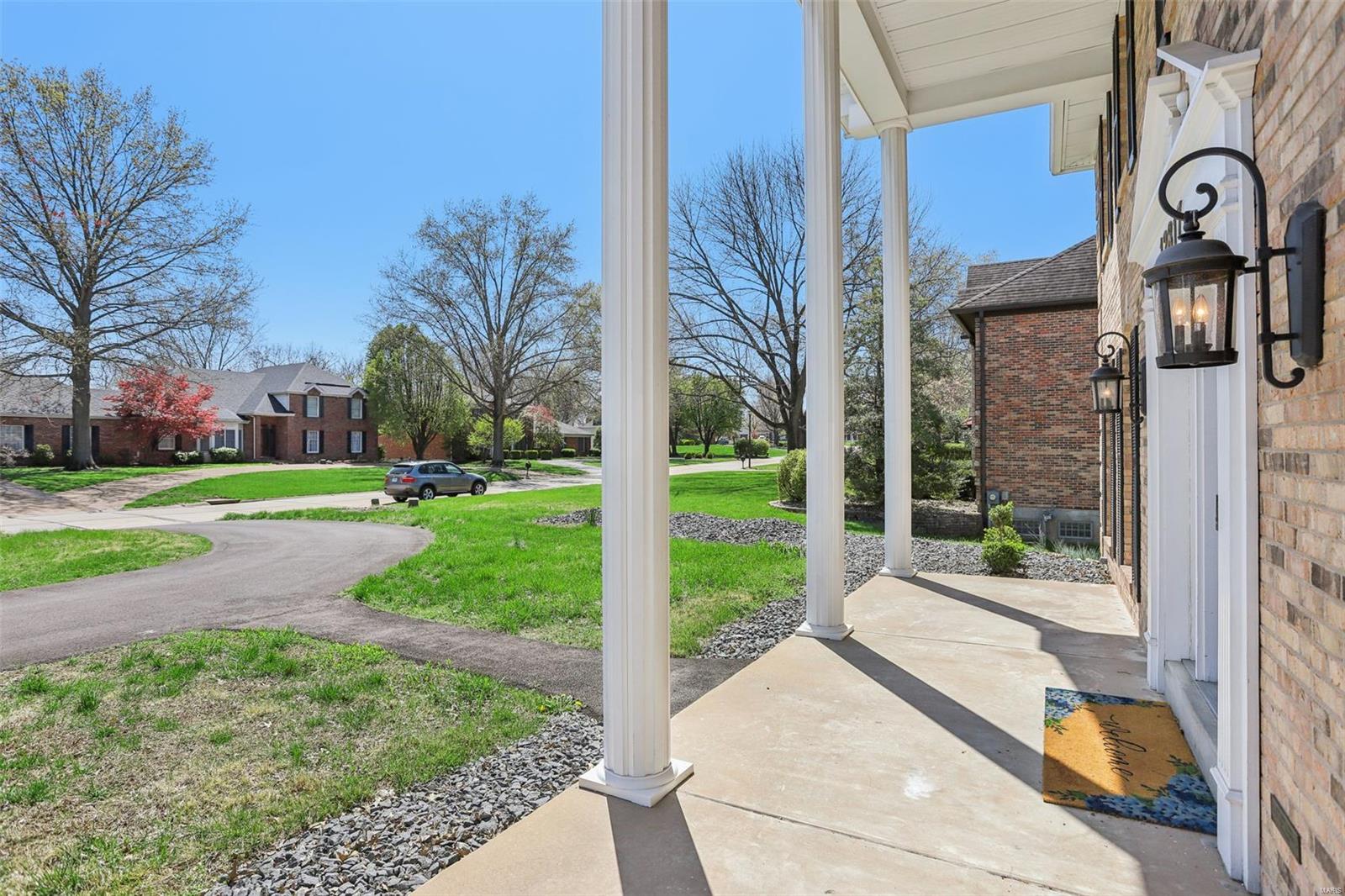 12817 Pointe Dr