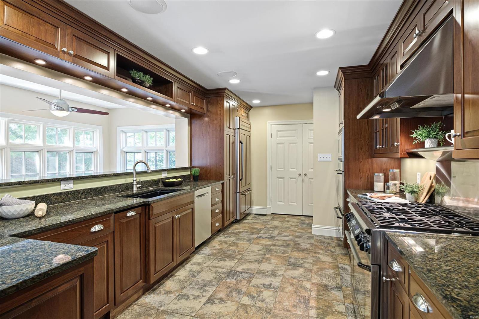 Flower Hill - Residential