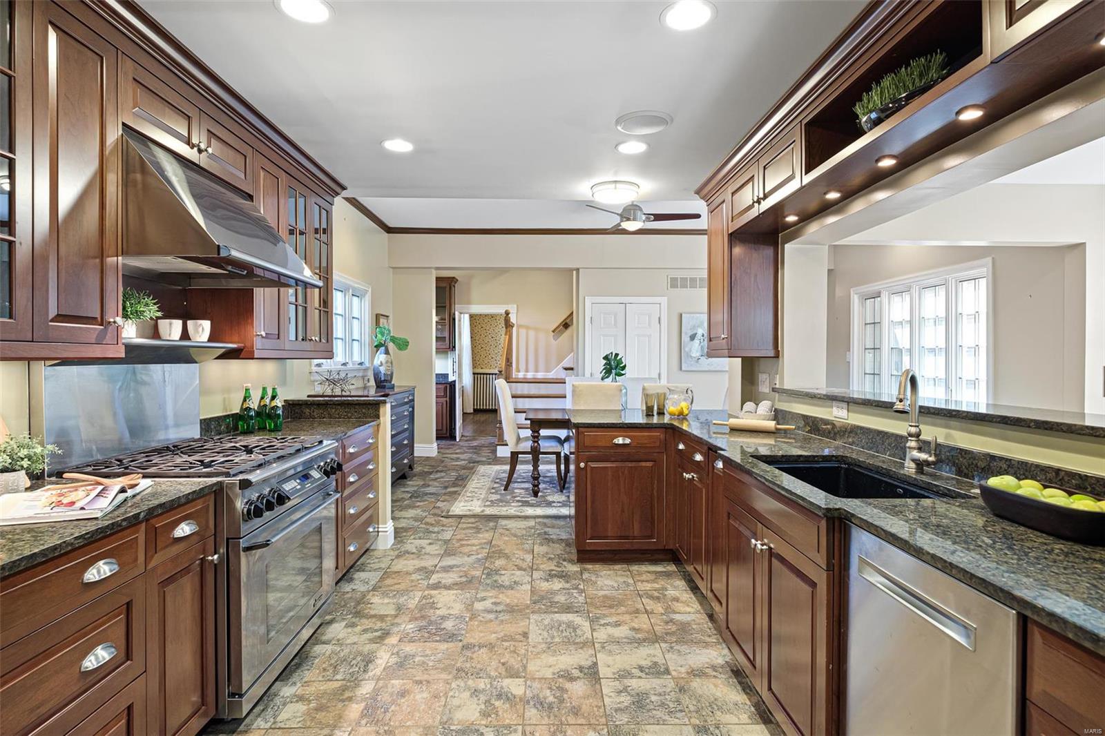 Flower Hill - Residential