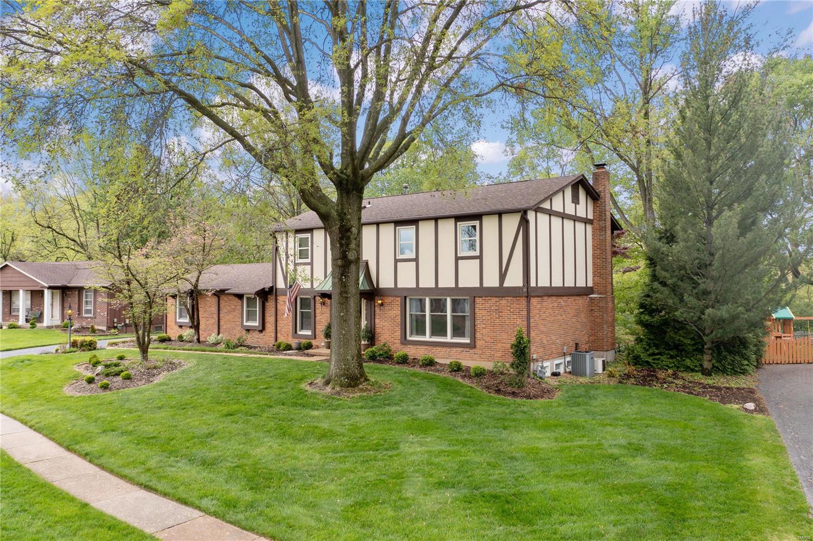 Creve Coeur Place - Residential