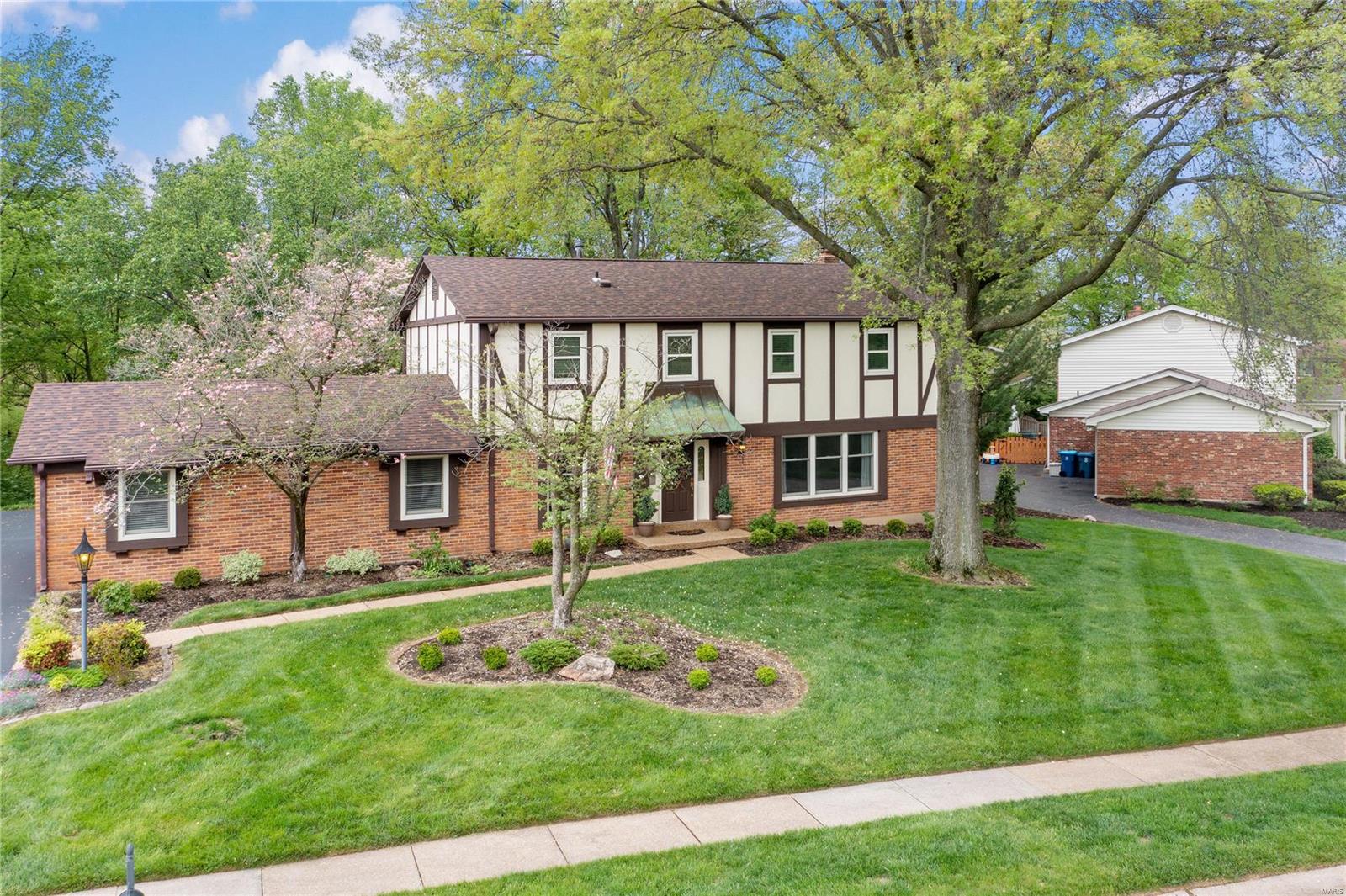 Creve Coeur Place - Residential