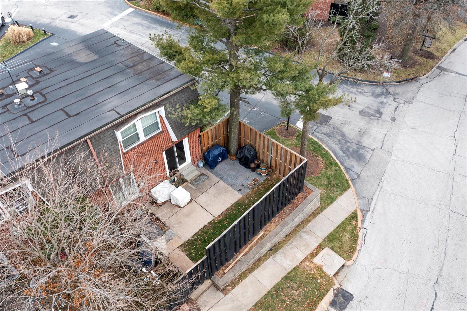 Beau Jardin Twnhms A Condo - Residential