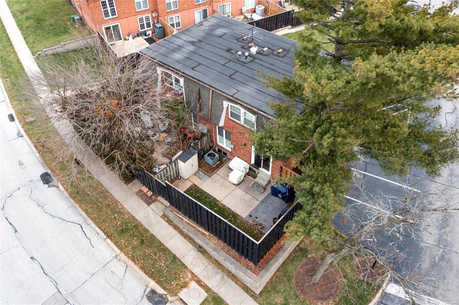 Beau Jardin Twnhms A Condo - Residential