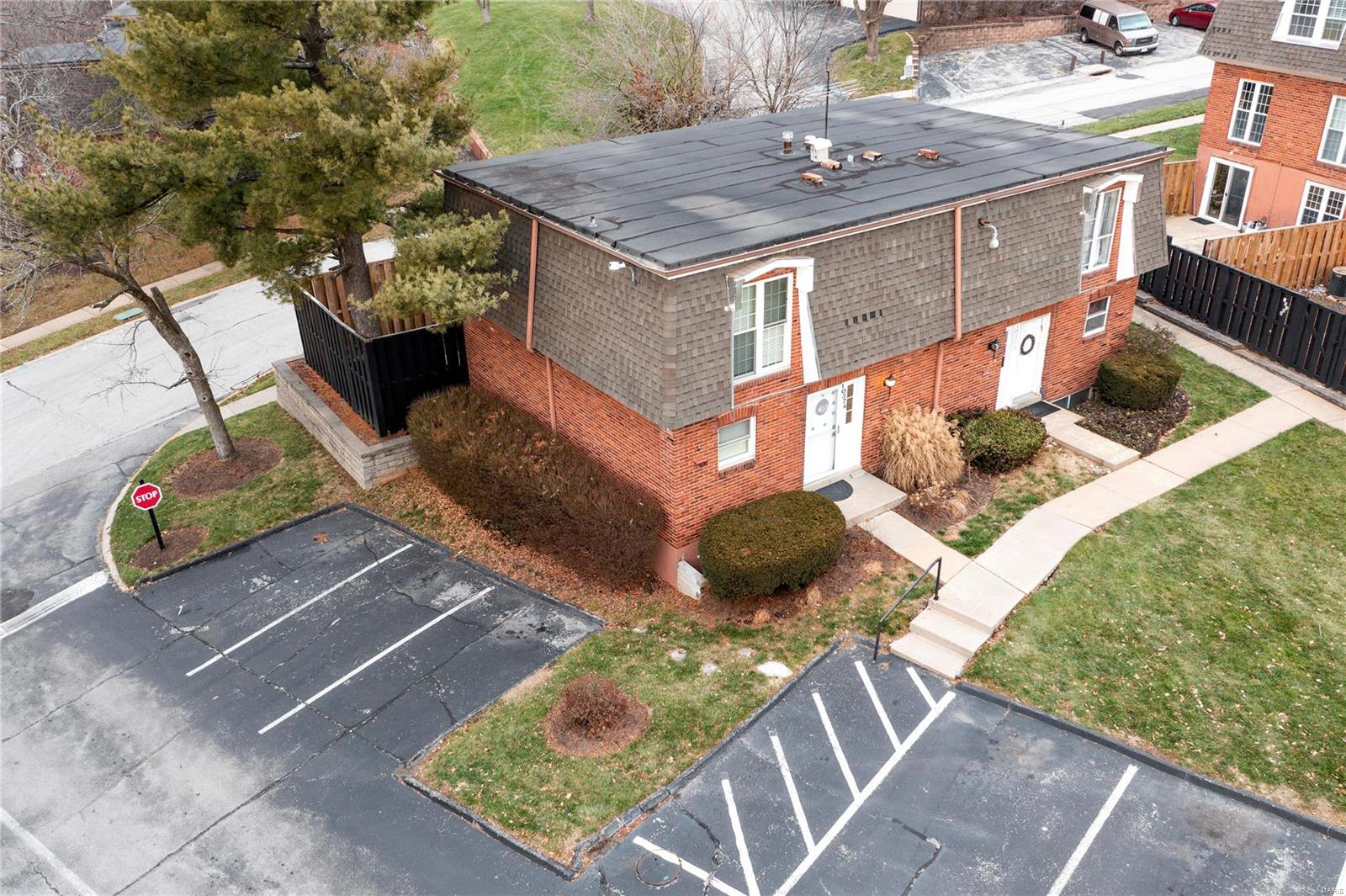 Beau Jardin Twnhms A Condo - Residential