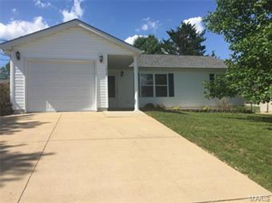 This quality 3 bedroom 2 bath Ranch style house has been well maintained. The home carries an open floor plan with a view from 
 the living room to the kitchen/dining room combo. The bedrooms are a split bedroom floor plan with the master on one side and two bedrooms on the other.  The master bedroom does have a bath with a walk- in shower and the hall bath carries a tub/shower.  The roof, furnace and Ac are young in age and the seller just installed brand new carpeting in the living area.  The backyard is level with a nice size patio and mostly enclosed privacy fence.  The yard is also fully fenced with a side gate.  The 1 car garage is over sized with workbench area to the rear of garage and extra shelving and two parking pad spaces for additional parking.  A very nice home, a must see and move in ready!  Welcome home!