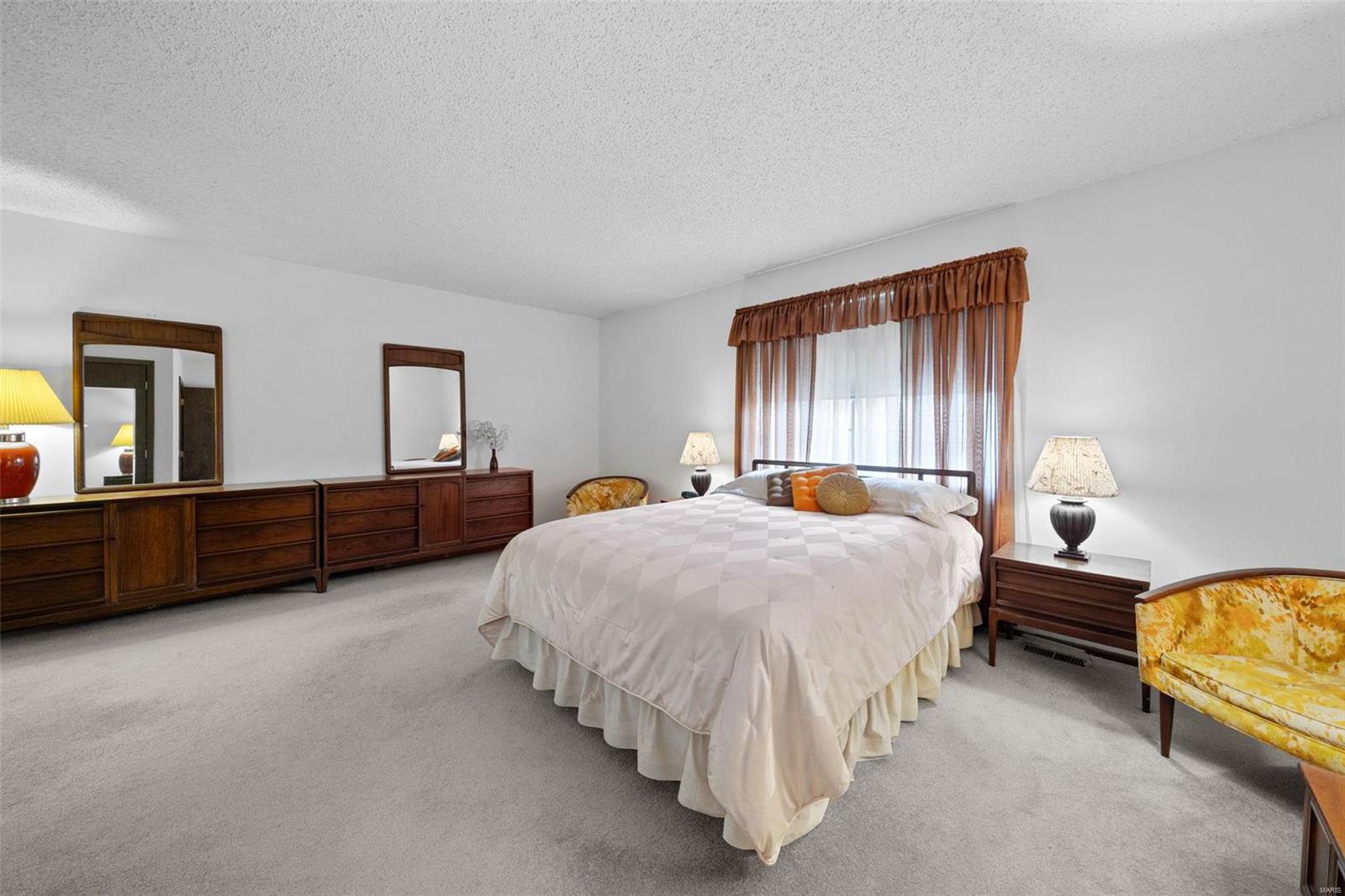 O'Fallon, Missouri 63366, United States, 4 Bedrooms Bedrooms, ,3 BathroomsBathrooms,Residential,Pending,91956