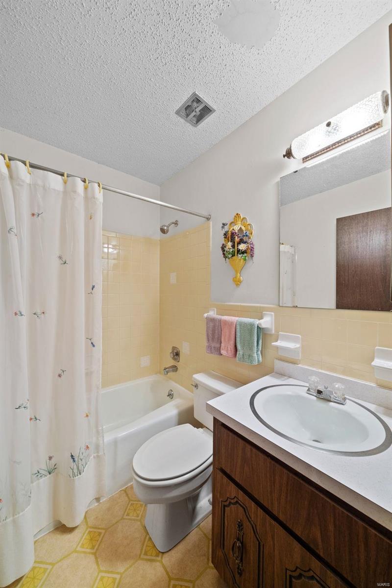 O'Fallon, Missouri 63366, United States, 4 Bedrooms Bedrooms, ,3 BathroomsBathrooms,Residential,Pending,91956