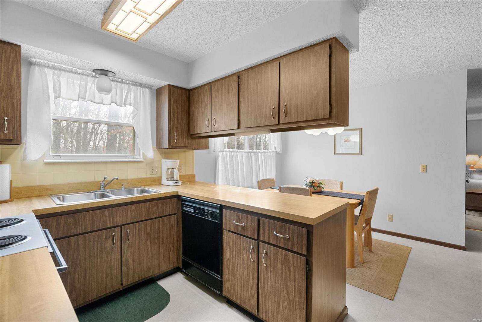 O'Fallon, Missouri 63366, United States, 4 Bedrooms Bedrooms, ,3 BathroomsBathrooms,Residential,Pending,91956