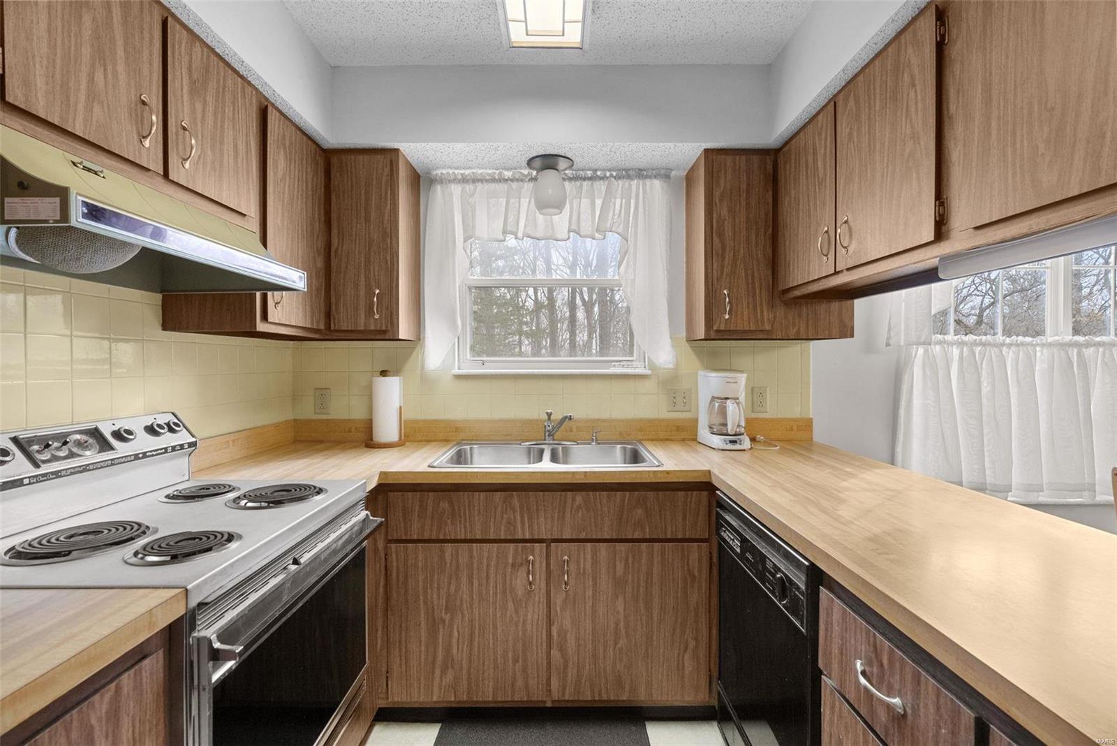 O'Fallon, Missouri 63366, United States, 4 Bedrooms Bedrooms, ,3 BathroomsBathrooms,Residential,Pending,91956