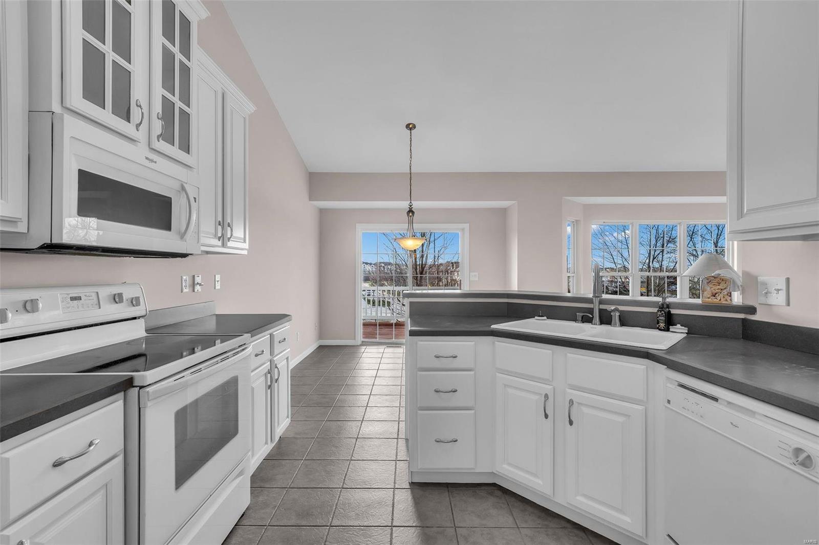 St Peters, Missouri 63376, United States, 3 Bedrooms Bedrooms, ,3 BathroomsBathrooms,Residential,Pending,16683