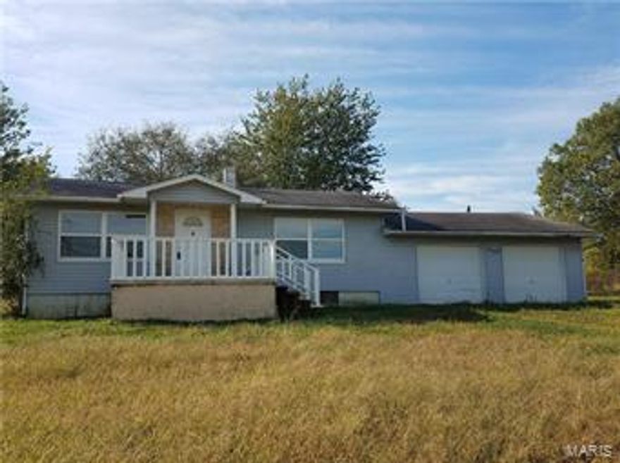 Come see this charming 2 bedroom 1 bath house with wood floors throughout.   The property backs up to open ground and has a spacious yard just just under an acre.  The property also has a new Septic Pump and is just minutes from the East Gate.