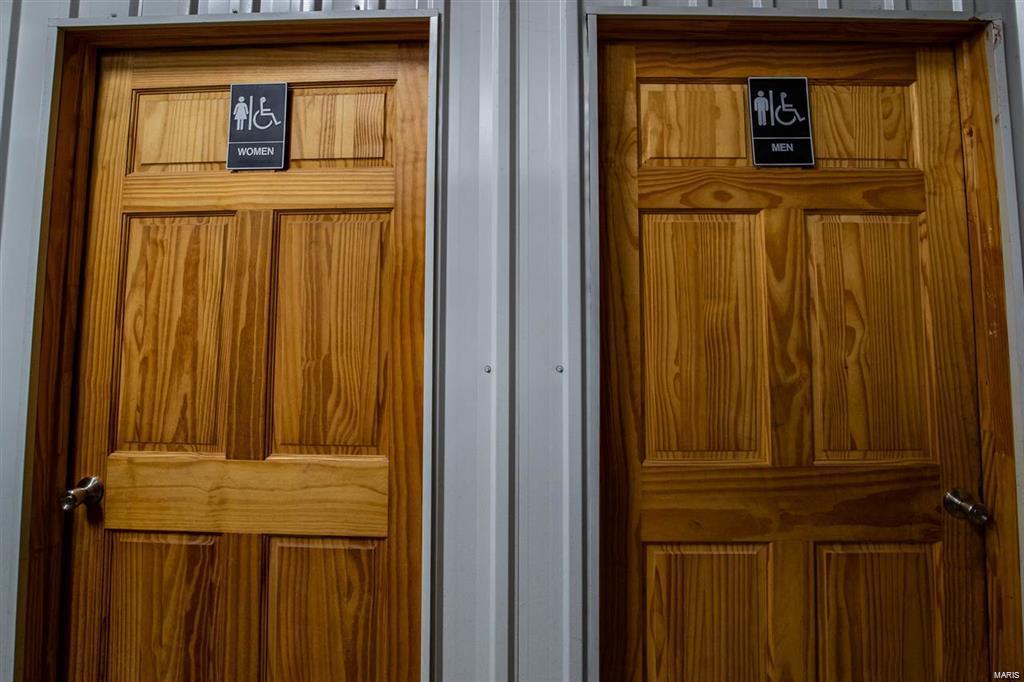 NON SUBDIVISION - Commercial Sale