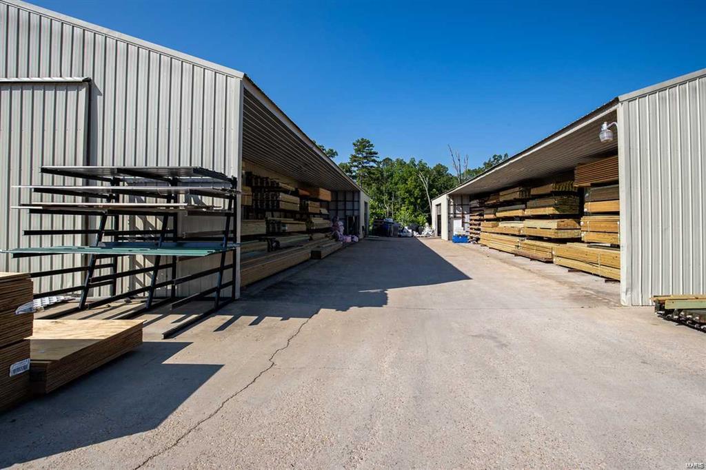 NON SUBDIVISION - Commercial Sale