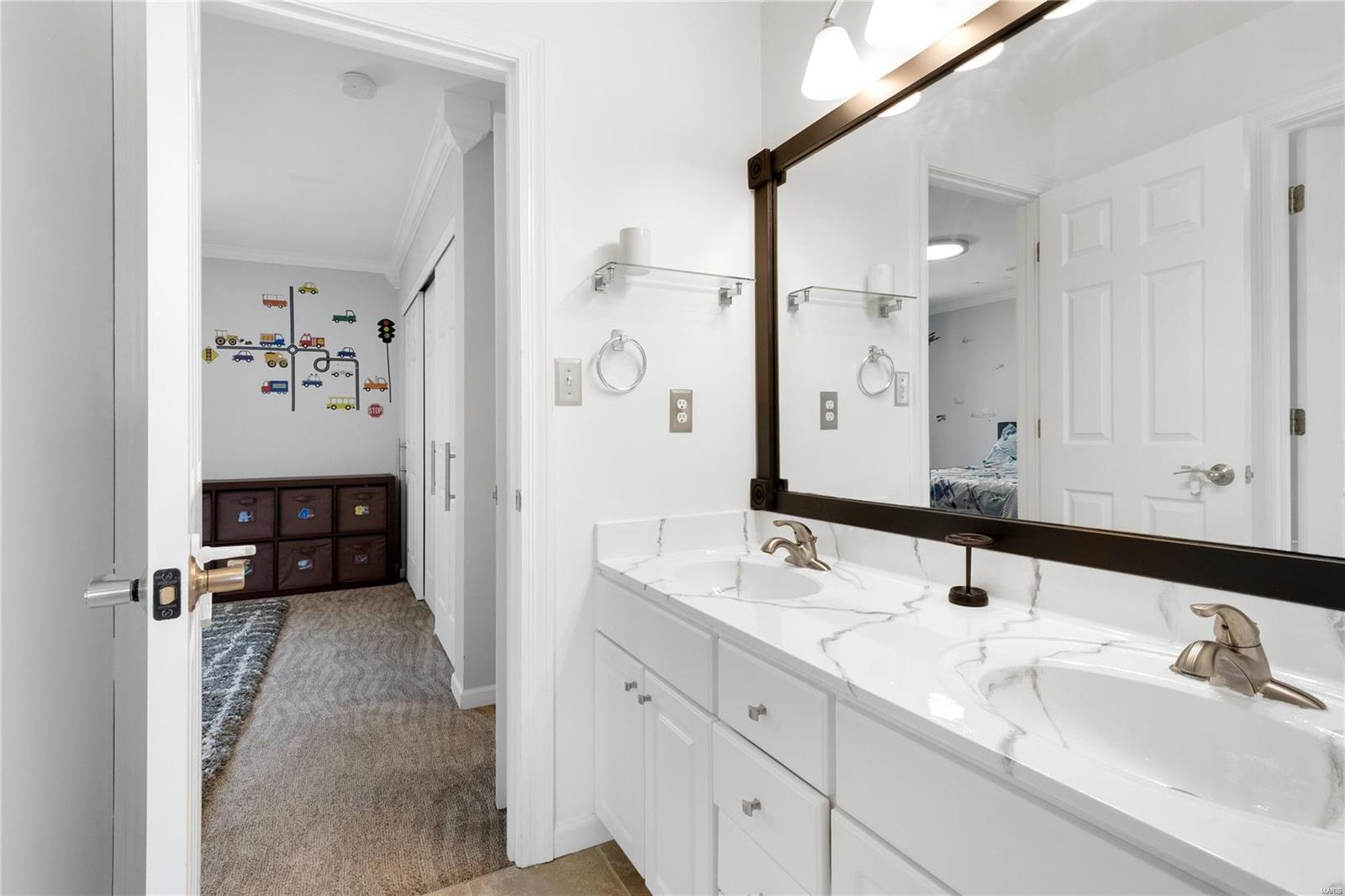 Manors Of Town & Country Bristol Manor - Residential