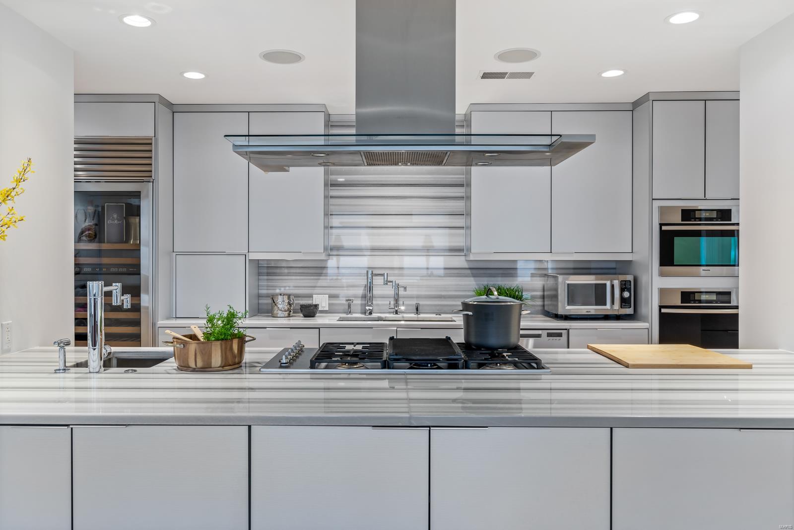 Park Plaza Residential Condo - Residential