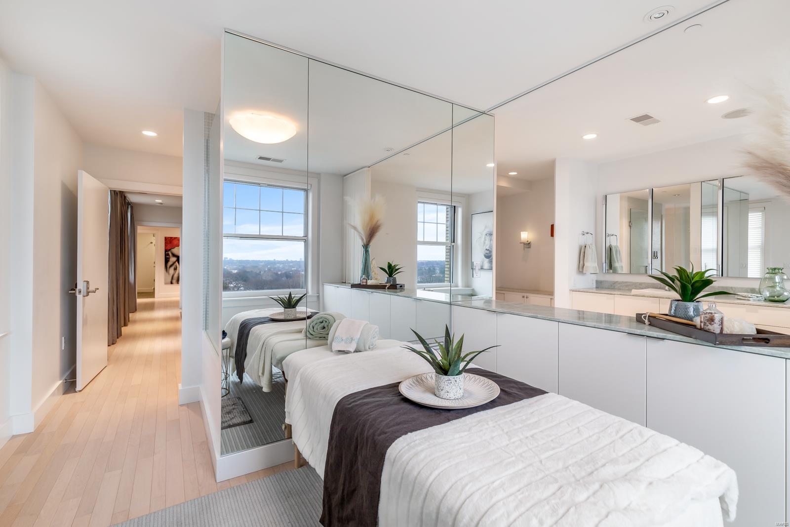 Park Plaza Residential Condo - Residential