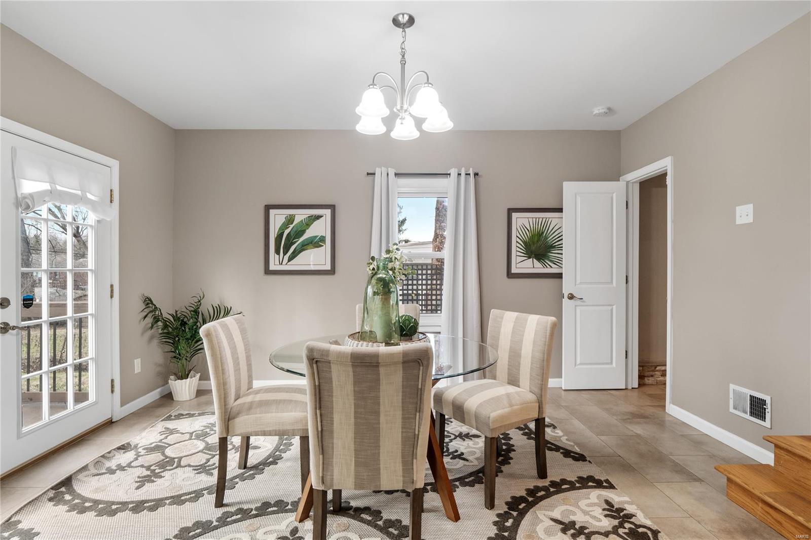 St Louis, Missouri 63119, United States, 3 Bedrooms Bedrooms, ,2 BathroomsBathrooms,Residential,Pending,25513