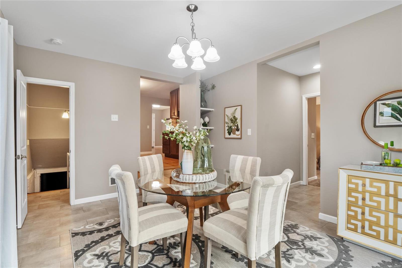 St Louis, Missouri 63119, United States, 3 Bedrooms Bedrooms, ,2 BathroomsBathrooms,Residential,Pending,25513