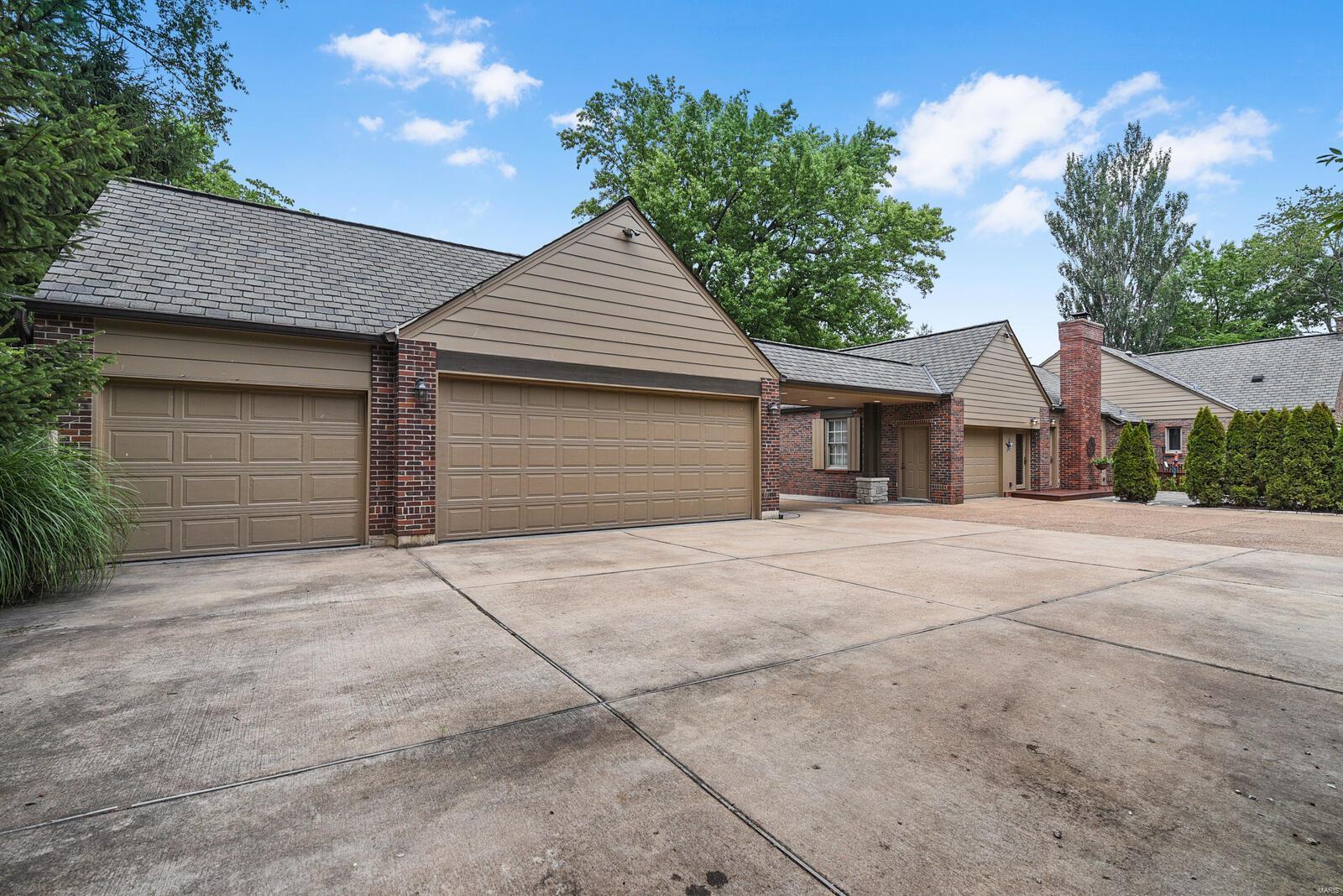 West Ladue Lt 1 & Lt Pt 2 Bdy Adj - Residential