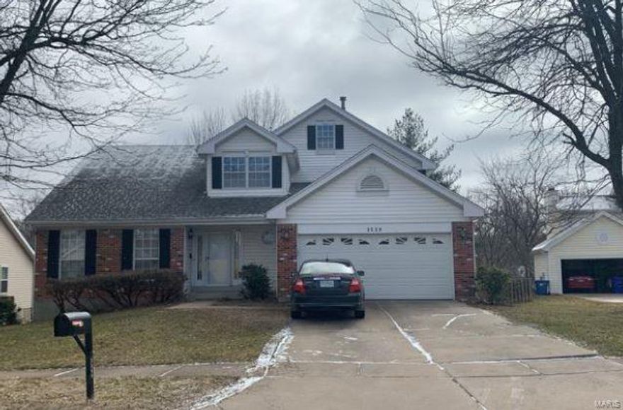 This 2-story has curb appeal and features approximately 2,177 square feet, 3 bedrooms, 2.5 baths, and located on approximately a 10,454 square foot lot. REO OCCUPIED, NO VIEWINGS or access to this property. Please DO NOT DISTURB the occupant. "As is" cash only sale with no contingencies or inspections. Buyer will be responsible for obtaining possession of the property upon closing. SpecialListingConditions: Foreclosure