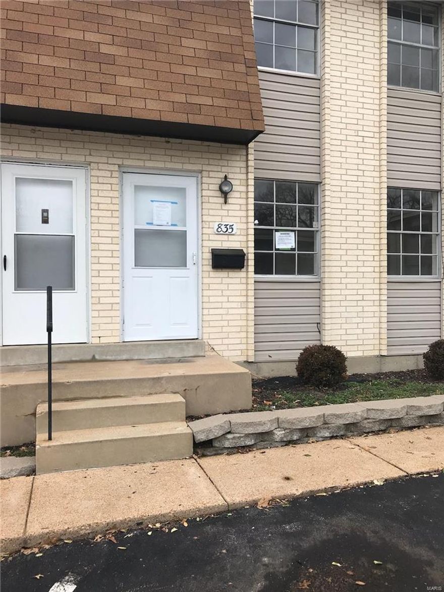 Short sale Sold AS IS, seller to do no repairs and give no warranties
TLC needed, but the open floor plan, spacious rooms and excellent location are worth the sweat equity. Come see today! SpecialListingConditions: Short Sale Location: Ground Level