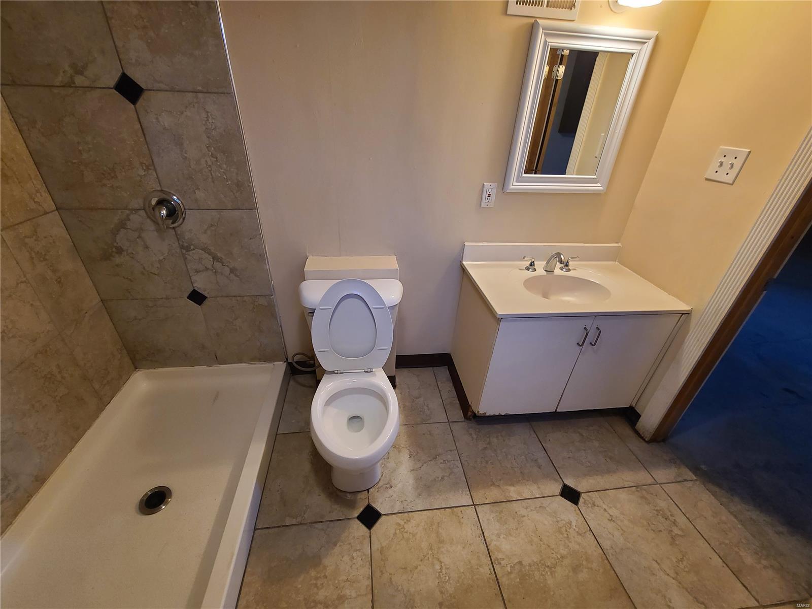 West Walnut Manor - Residential