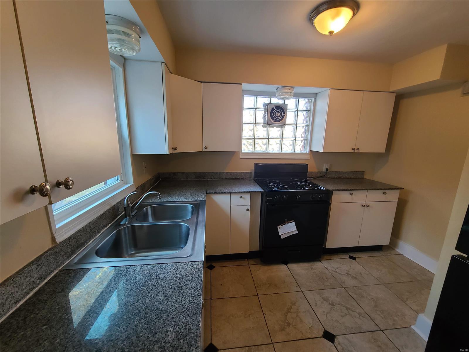 West Walnut Manor - Residential