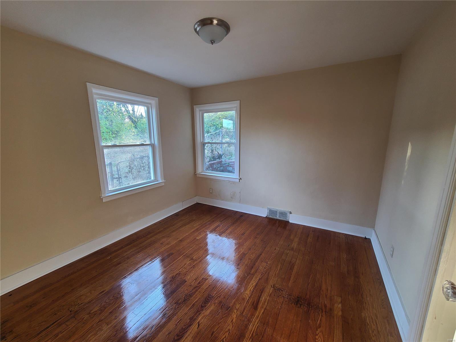 West Walnut Manor - Residential