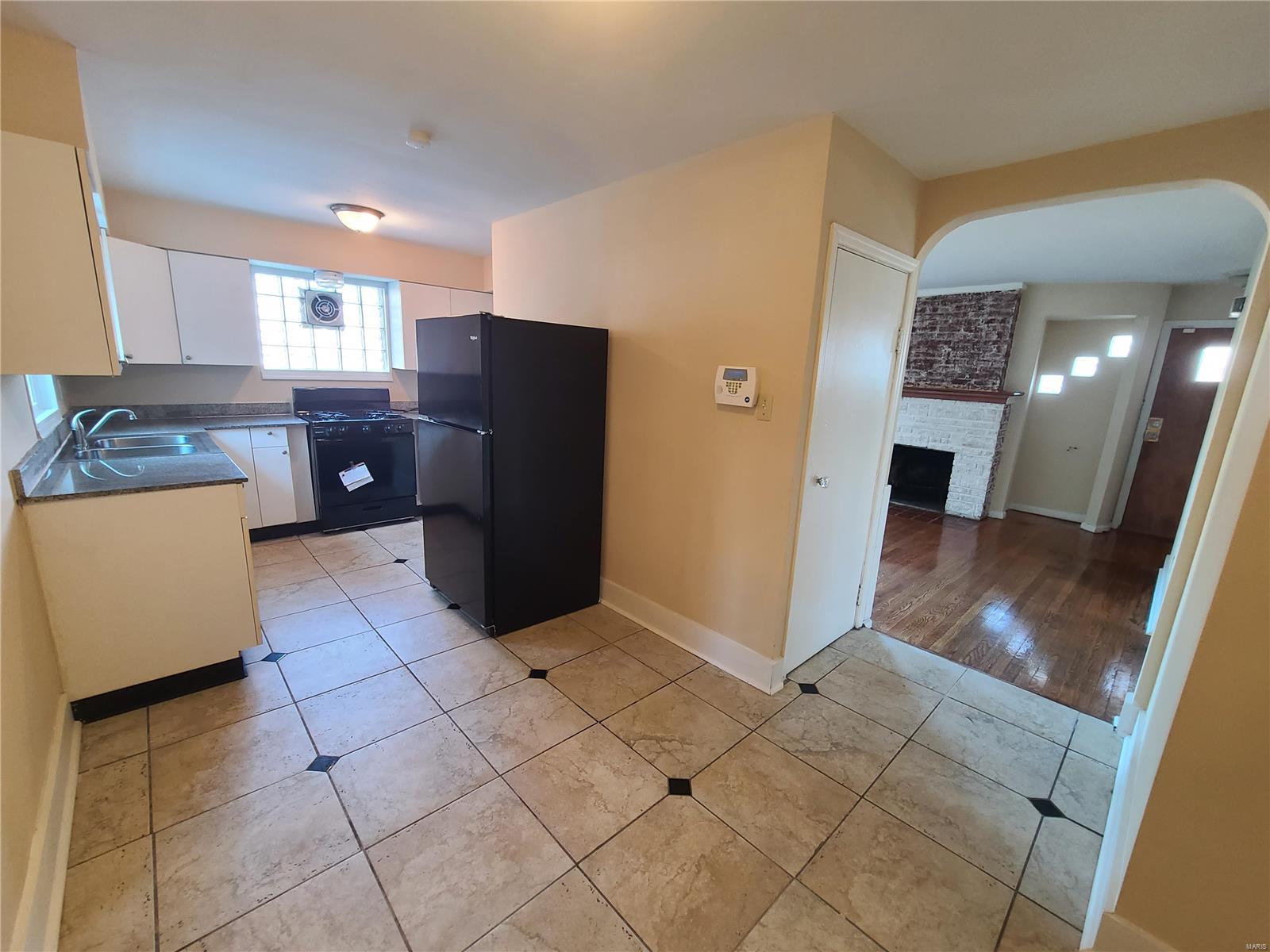 West Walnut Manor - Residential