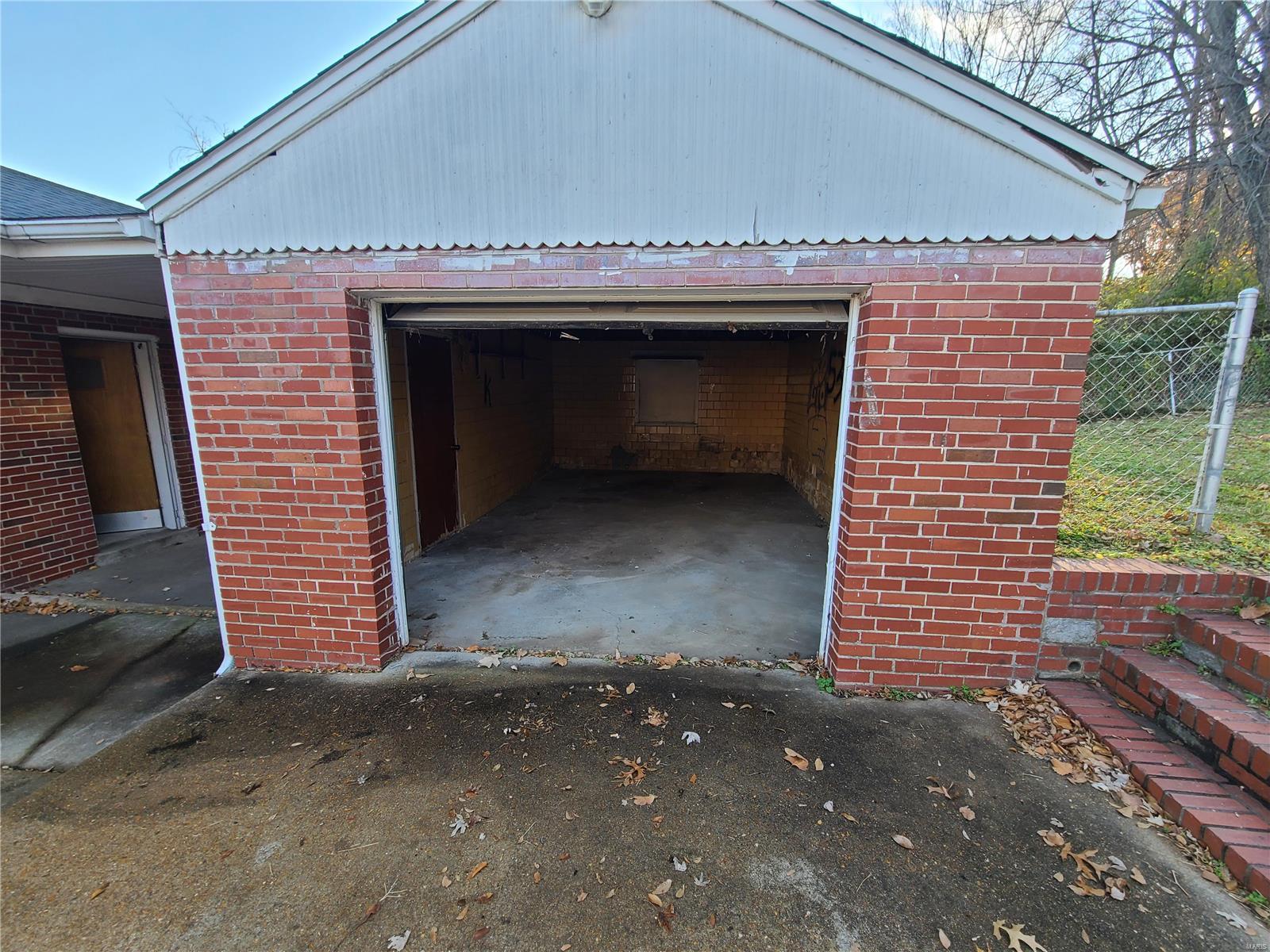 West Walnut Manor - Residential