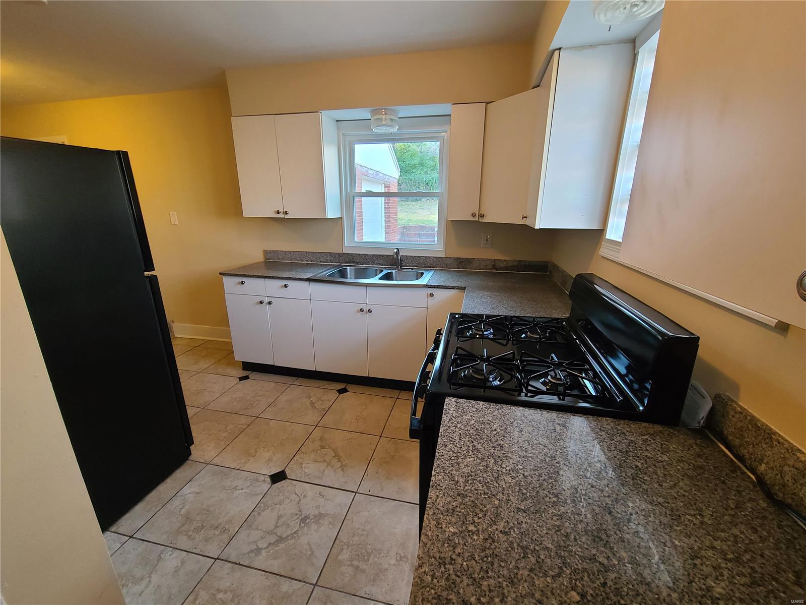 West Walnut Manor - Residential